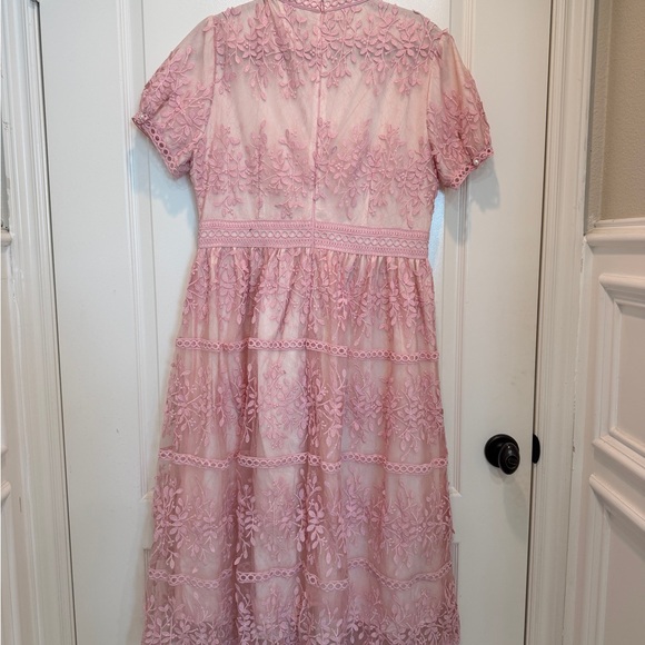 Ivy City Co Pink Lace Midi Dress - Picture 2 of 3